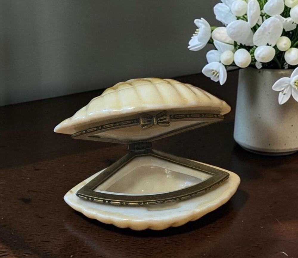 Vintage MCM Clam Sea Shell Trinket Box Hinged EUC 3914/67